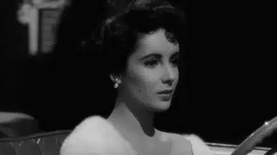 Fragrância de Elizabeth Taylor de 1961 será reimaginada para exibição