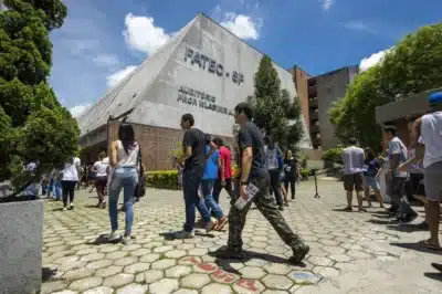 A Fatec recebe inscrições para o vestibular, oferecendo mais de 20 mil vagas A Fatec recebe inscrições para o vestibular, oferecendo mais de 20 mil vagas