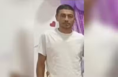 Mulhantes arrombaram residência e dispararam 100 tiros contra indivíduo; esposa presenciou a cena