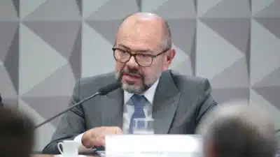 Comissão Parlamentar Mista do INSS: ex-ministro reconhece possível erro, porém desqualifica a questão de negligência