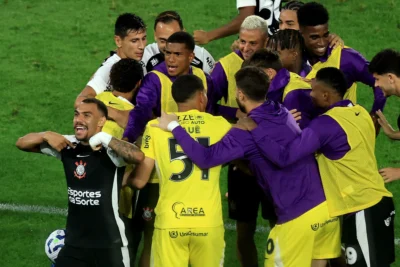 Corinthians demonstra força e supera o Fluminense na disputa do Campeonato Brasileiro Corinthians demonstra força e supera o Fluminense na disputa do Campeonato Brasileiro