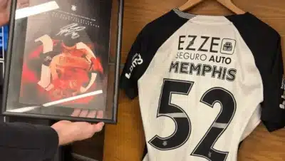 Corinthians celebra feito de Memphis na camisa da seleção