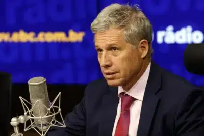 Preço dos alimentos deve continuar em queda nos próximos meses, afirma ministro