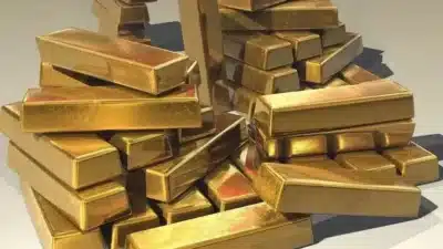 Ouro perde valor em ajuste com balanço inflacionário dos EUA