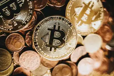Bitcoin avança com expectativa em razão dos repetidos cortes na taxa Selic pelo Federal Reserve Bitcoin avança com expectativa em razão dos repetidos cortes na taxa Selic pelo Federal Reserve