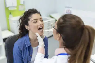 Bactérias comuns da boca podem levar a ataques cardíacos, aponta estudo