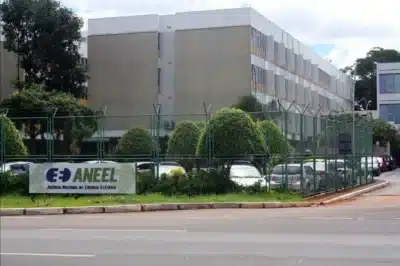 Cerimônia no MME oficializa a posse dos novos diretores da Aneel e ANM Cerimônia no MME oficializa a posse dos novos diretores da Aneel e ANM