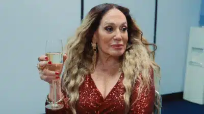 Susana Vieira imita Mariah Carey ao solicitar documento Susana Vieira imita Mariah Carey ao solicitar documento