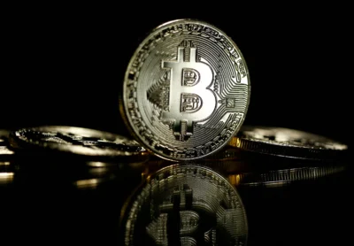 Bitcoin avança com dados que sustentam expectativa de redução de taxas por banco central americano