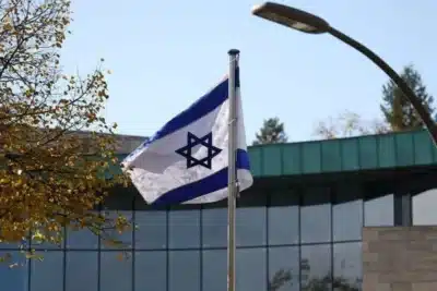 A polícia israelense é mobilizada em razão de um incidente envolvendo um ataque com faca próximo a Jerusalém