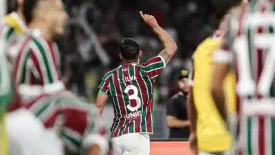 Thiago Silva, ídolo do Fluminense, demonstra emoção e anuncia sua aposentadoria Thiago Silva, ídolo do Fluminense, demonstra emoção e anuncia sua aposentadoria