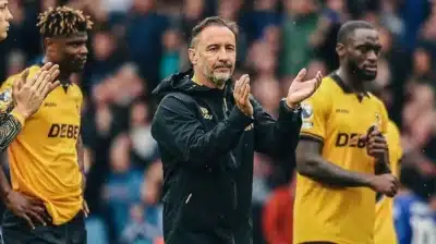 Vítor Pereira enfrenta dificuldades no começo do trabalho na Premier League, após ter atuado anteriormente no Corinthians e no Flamengo