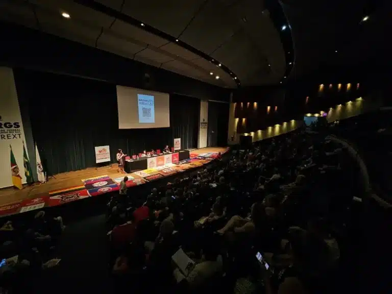 Lideranças Globais Alertam: “Resistência Antifascista” em Porto Alegre!