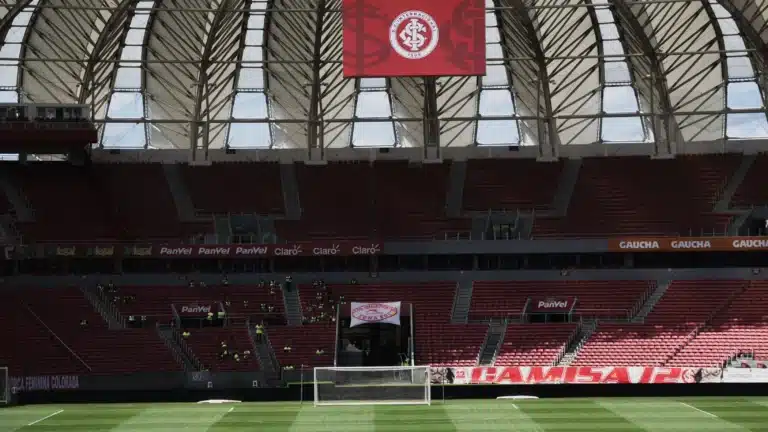 Grêmio e Internacional duelam em final estadual decisiva no Beira-Rio; quem levará a taça?