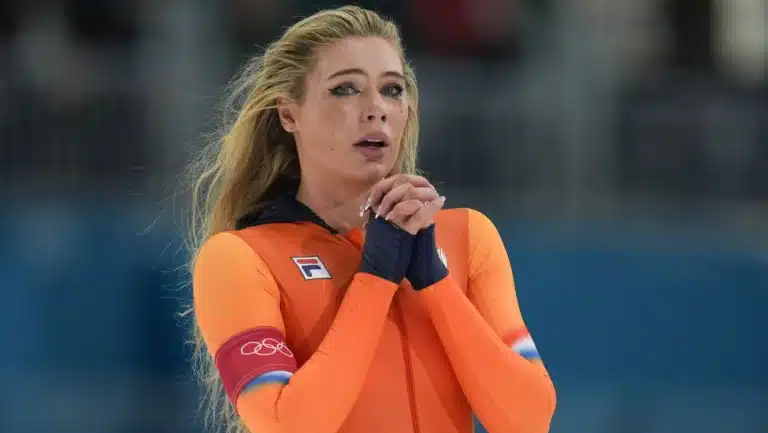 Jutta Leerdam quebra recorde em leilão com traje olímpico vendido por R$ 1,2 milhão!