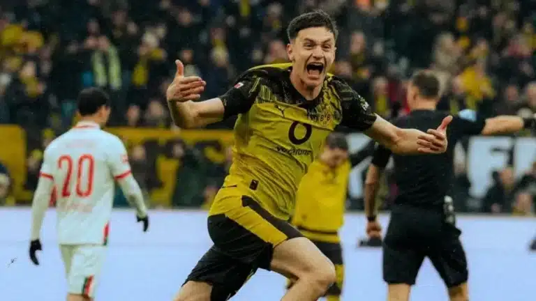 Borussia Dortmund brilha com vitória sobre Augsburg e se aproxima do topo da Bundesliga!