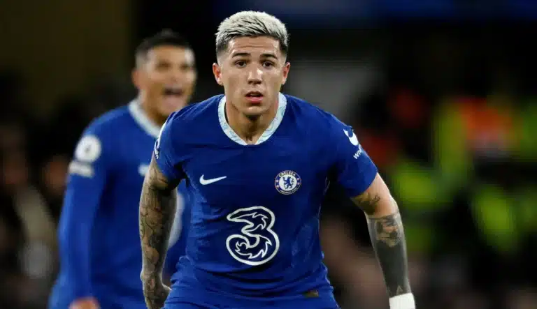 Chelsea afasta Enzo Fernandez por incertezas sobre futuro e possíveis transferências