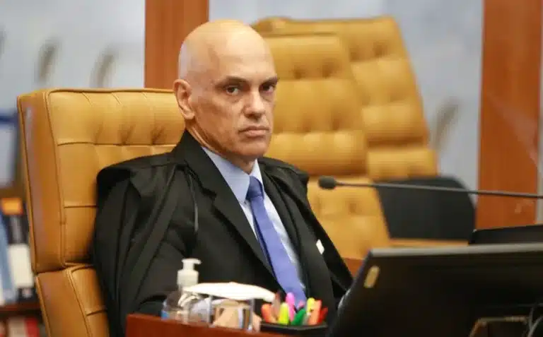 Ministro Moraes endurece segurança de Bolsonaro: restrição de drones expandida!