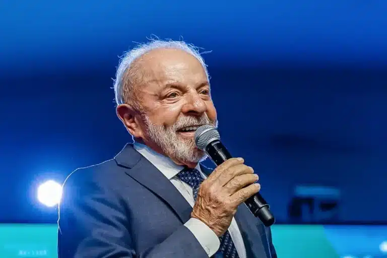 Lula ataca críticas dos EUA sobre Pix e defende sistema nacional