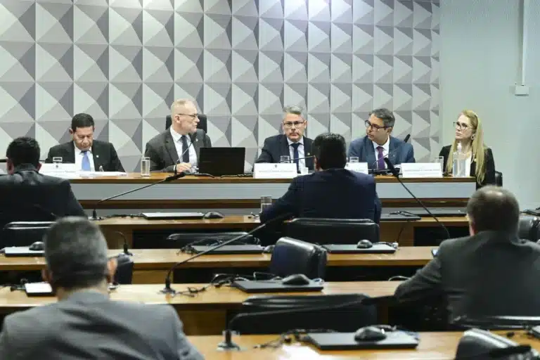 Gabriel Galípolo é ouvido na CPI do Crime Organizado em meio a polêmicas sobre o Banco Master