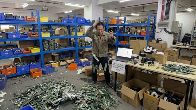 Vendedores Chineses em Pânico: Crise na Memória RAM Ameaça Lucros!