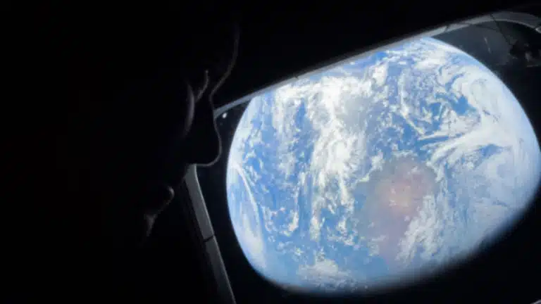 Nasa revela imagens emocionantes de astronautas admirando a Terra a caminho da Lua