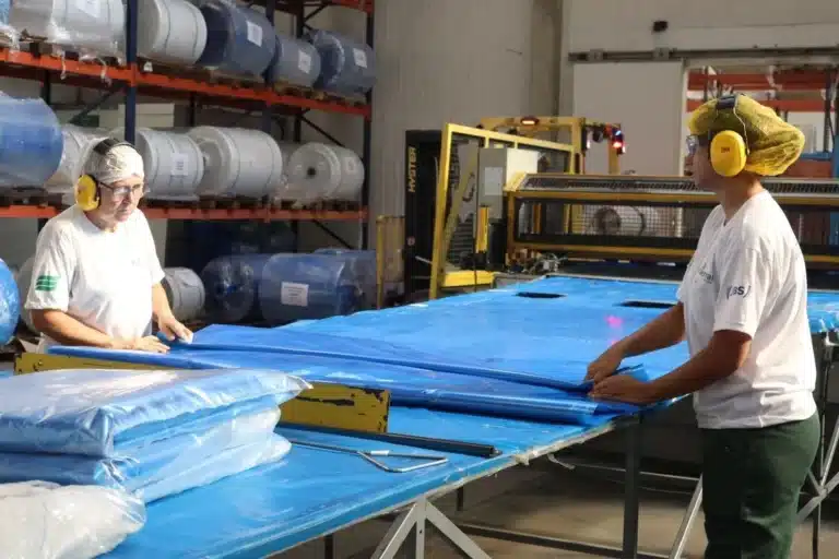 Ambiental, da JBS, atinge recorde histórico na reciclagem de plásticos para o agronegócio!