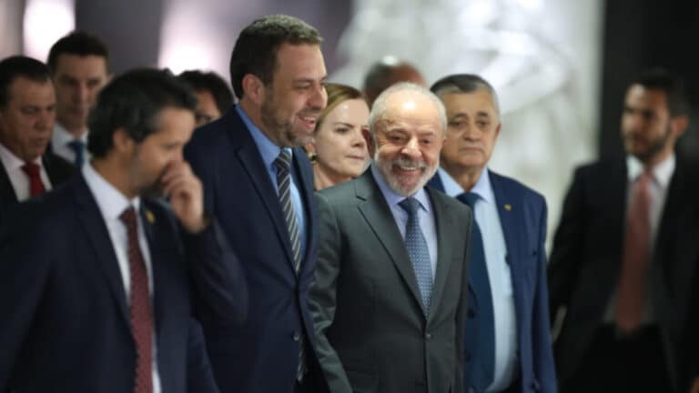 PT Acelera PL para 40 Horas Semanais: Urgência Constitucional e Ataque a Motta