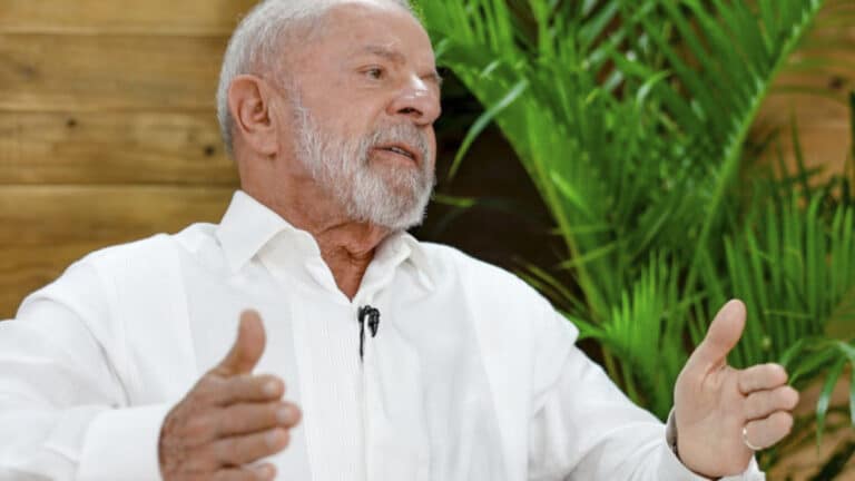 Pix: Brasil Defende Criação Nacional Contra Críticas dos EUA em Salvador