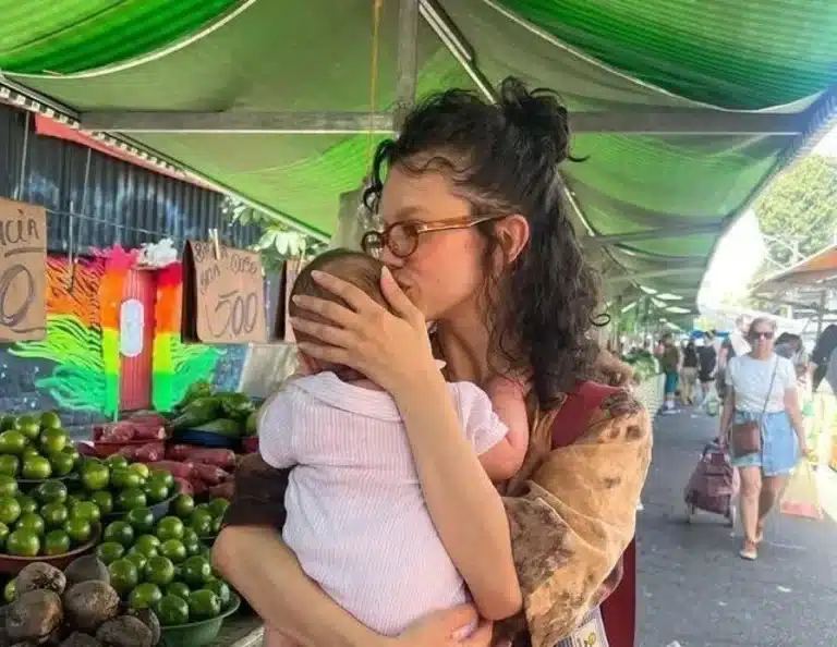 Manu Gavassi emociona ao celebrar o primeiro aniversário da filha Nara com linda homenagem