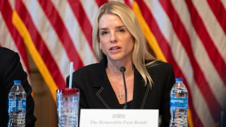 Trump Demite Procuradora-Geral Bondi: Nova Nomeação e Críticas no Governo!