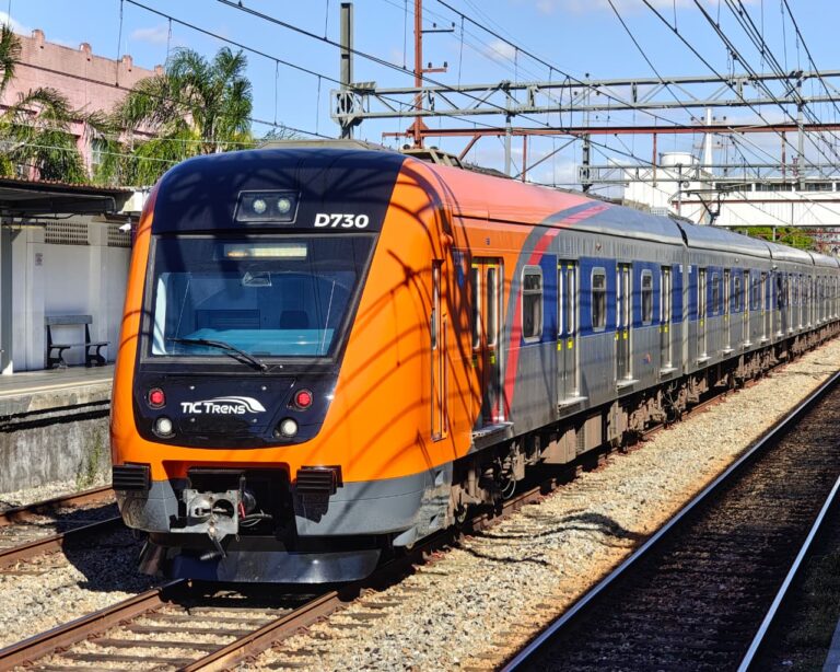 Problema na TIC Trens causa caos, atrasa trens e transtora passageiros!