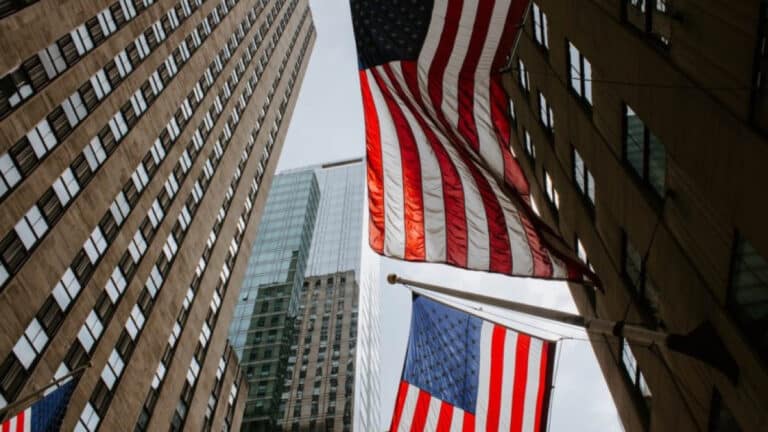 Trump e a Estabilização do Mercado de Trabalho: Pedidos de Auxílio-Desemprego Caem nos EUA