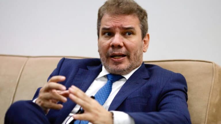 Decreto contra violência digital: o que muda para proteger mulheres e jornalistas?