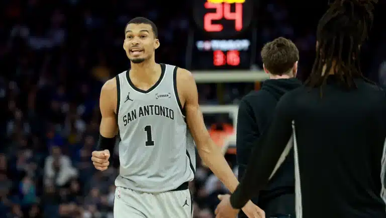 Wembanyama brilha com 41 pontos e Spurs alcançam décima vitória consecutiva!